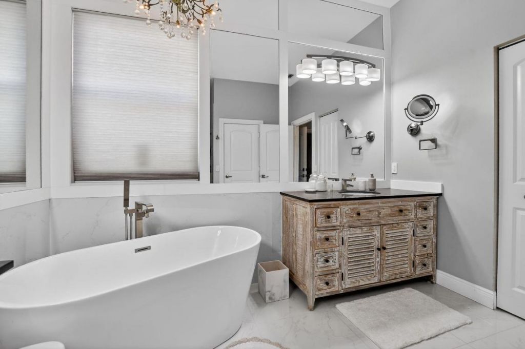 11 Lake Eden Drive, Boynton Beach, FL 33435 Photo