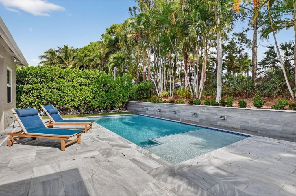 11 Lake Eden Drive, Boynton Beach, FL 33435 Photo