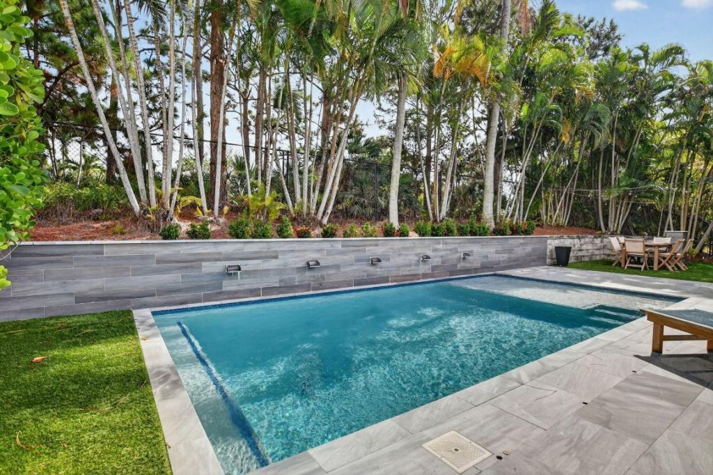 11 Lake Eden Drive, Boynton Beach, FL 33435 Photo