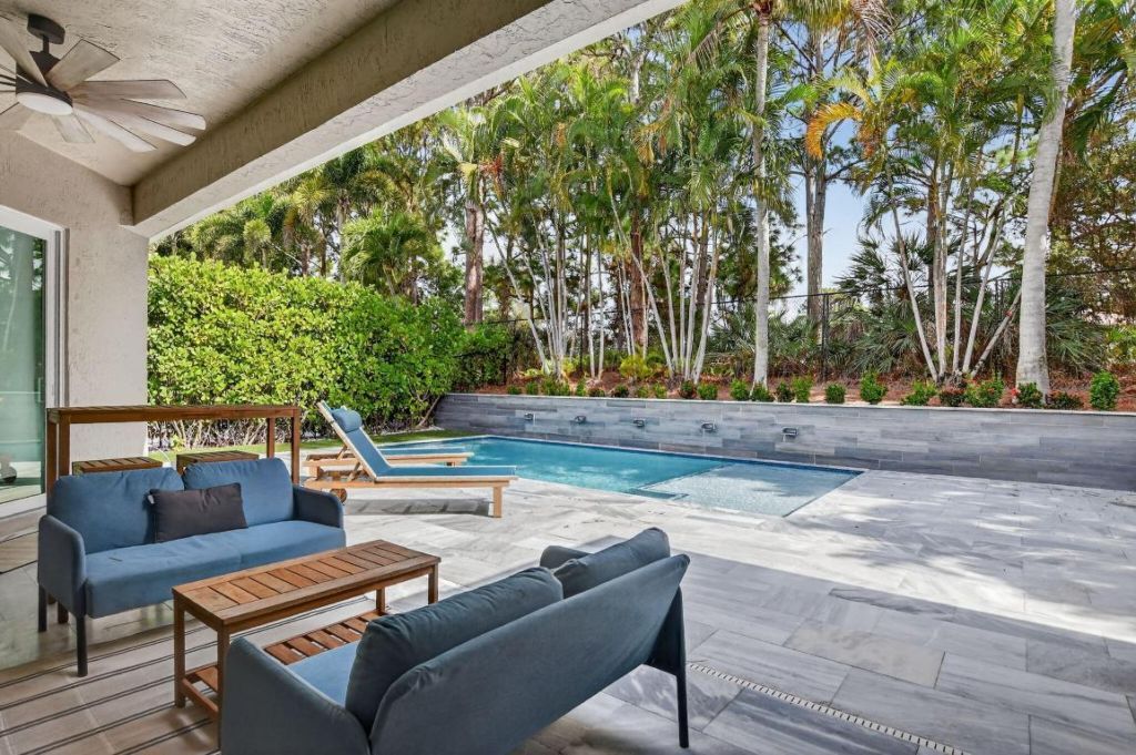 11 Lake Eden Drive, Boynton Beach, FL 33435 Photo