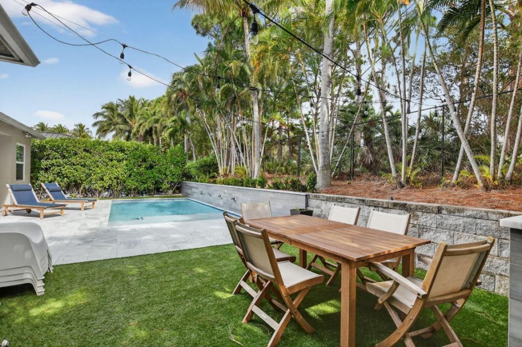 11 Lake Eden Drive, Boynton Beach, FL 33435 Photo