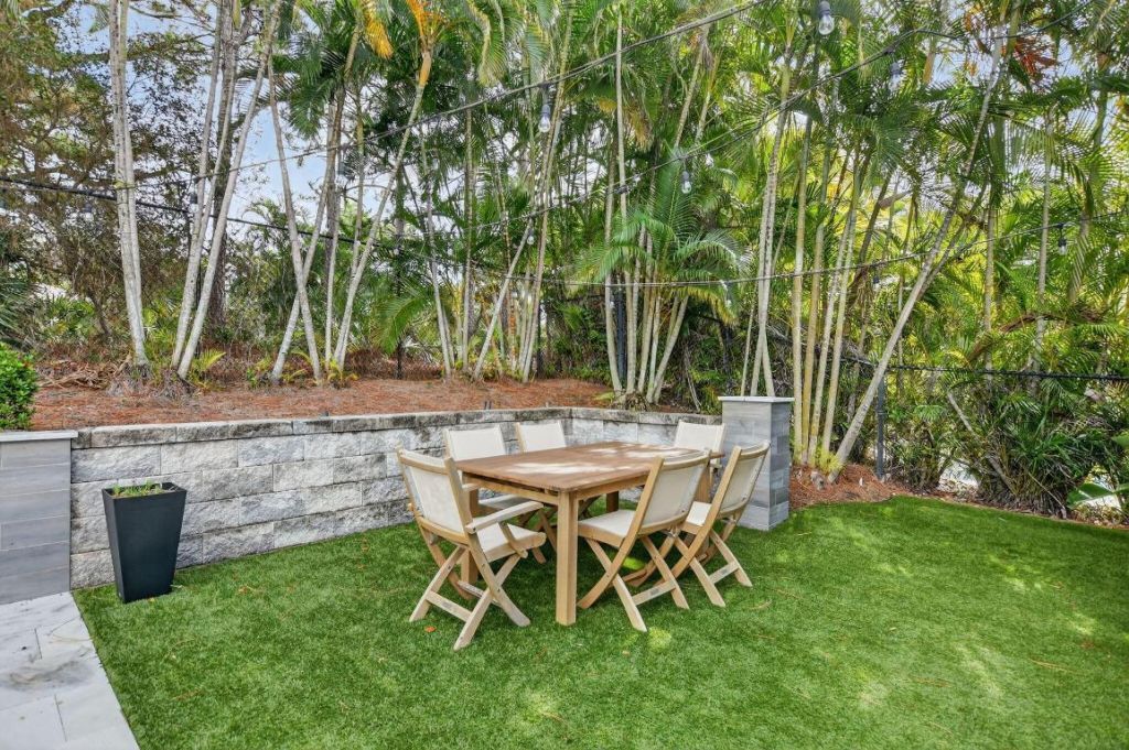 11 Lake Eden Drive, Boynton Beach, FL 33435 Photo