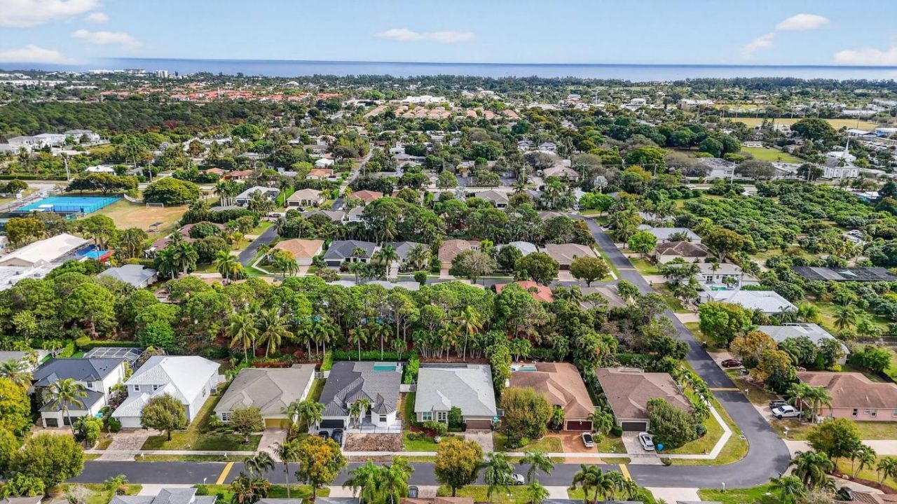 11 Lake Eden Drive, Boynton Beach, FL 33435 Photo