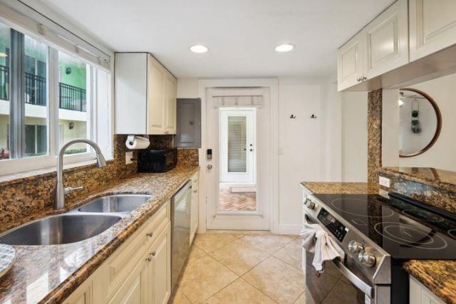 49 SE 7th Avenue, Unit 1, Delray Beach, FL 33445 Photo