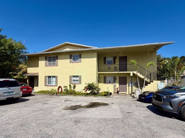 5811 NE 14th Road, Unit 4, Fort Lauderdale, FL 33334