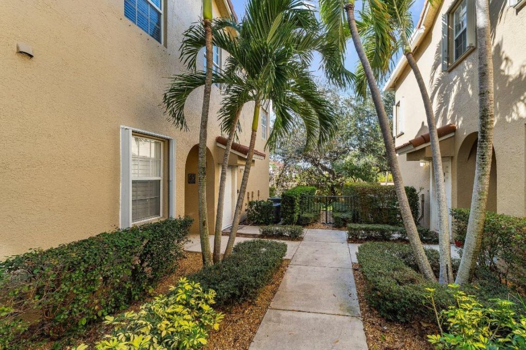113 Lighthouse Circle, Unit H, Tequesta, FL 33469 Photo