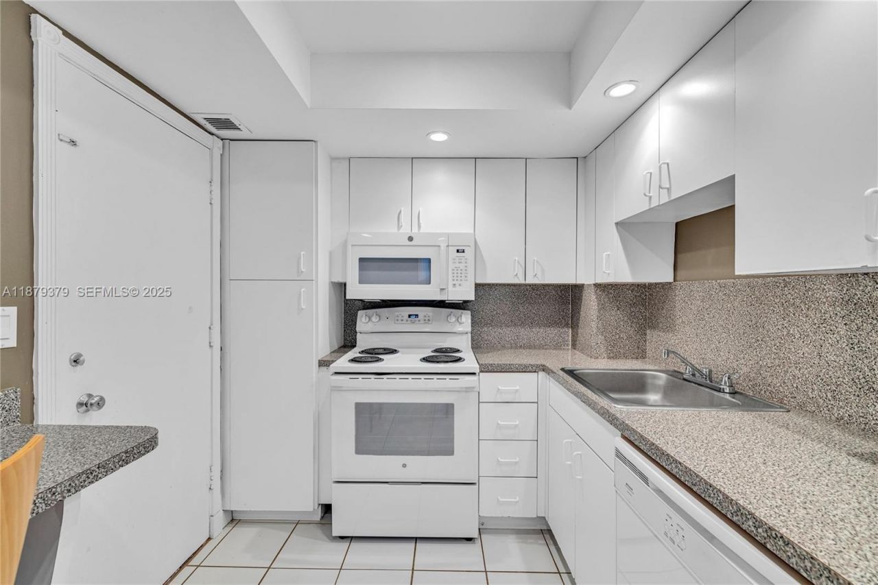 5005 Collins Avenue, Unit 616, Miami Beach, FL 33140 Photo