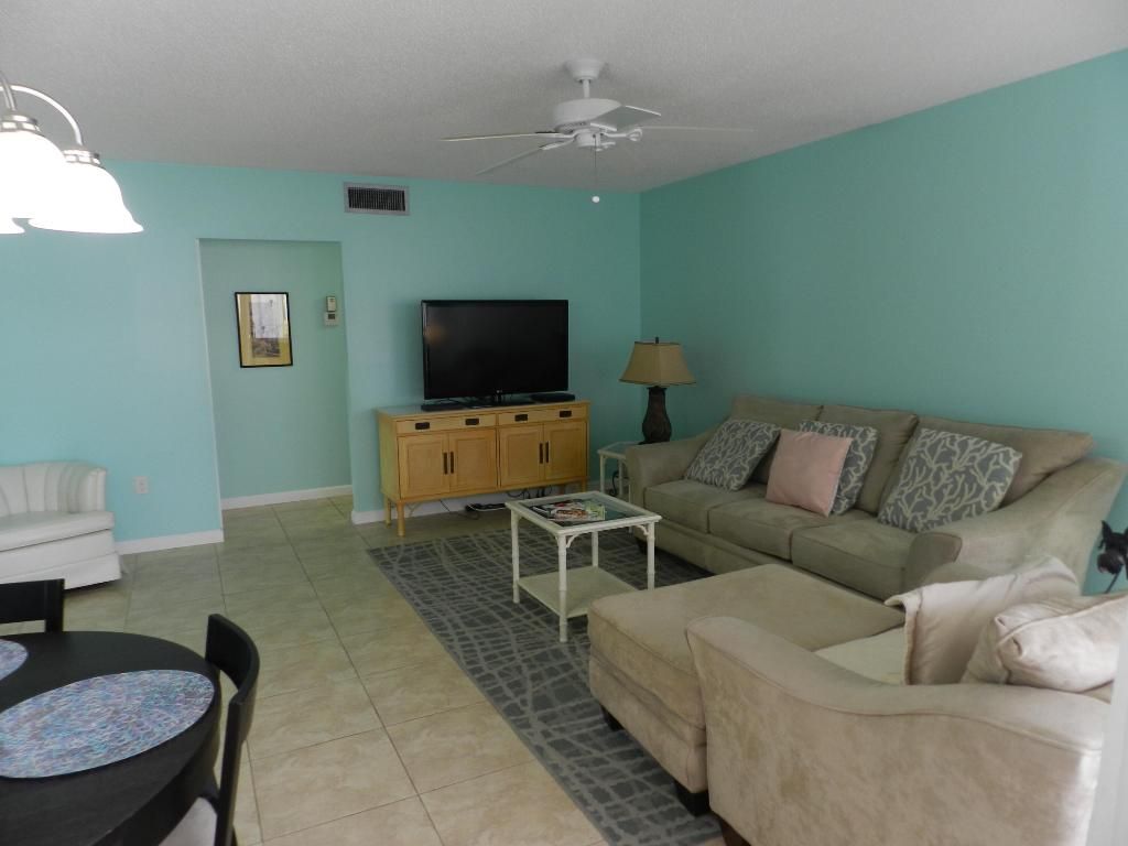 6 Greenway N, Unit 202, Royal Palm Beach, FL 33411 Photo