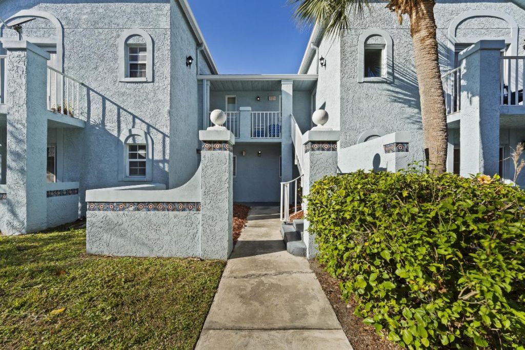 1625 SE Green Acres Circle, Unit 102, Port Saint Lucie, FL 34952 Photo