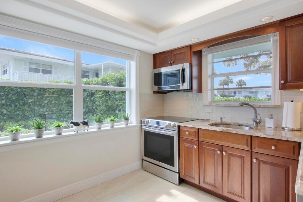 60 Yacht Club Drive, Unit 101, North Palm Beach, FL 33408 Photo