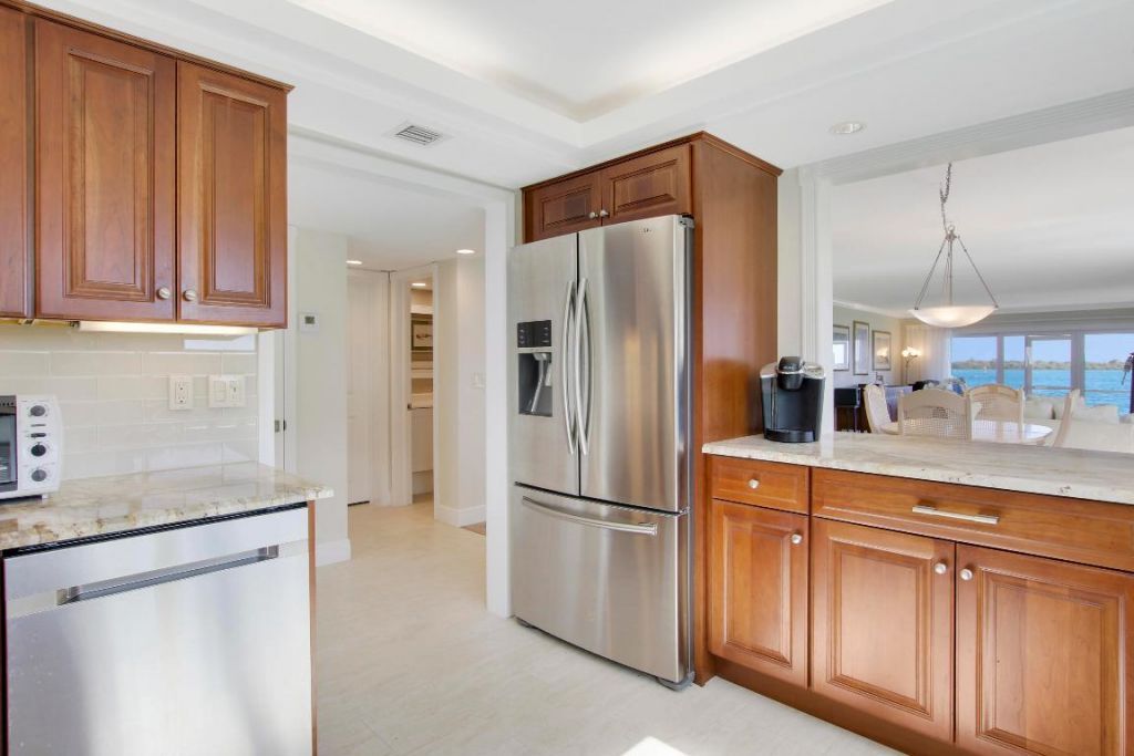 60 Yacht Club Drive, Unit 101, North Palm Beach, FL 33408 Photo