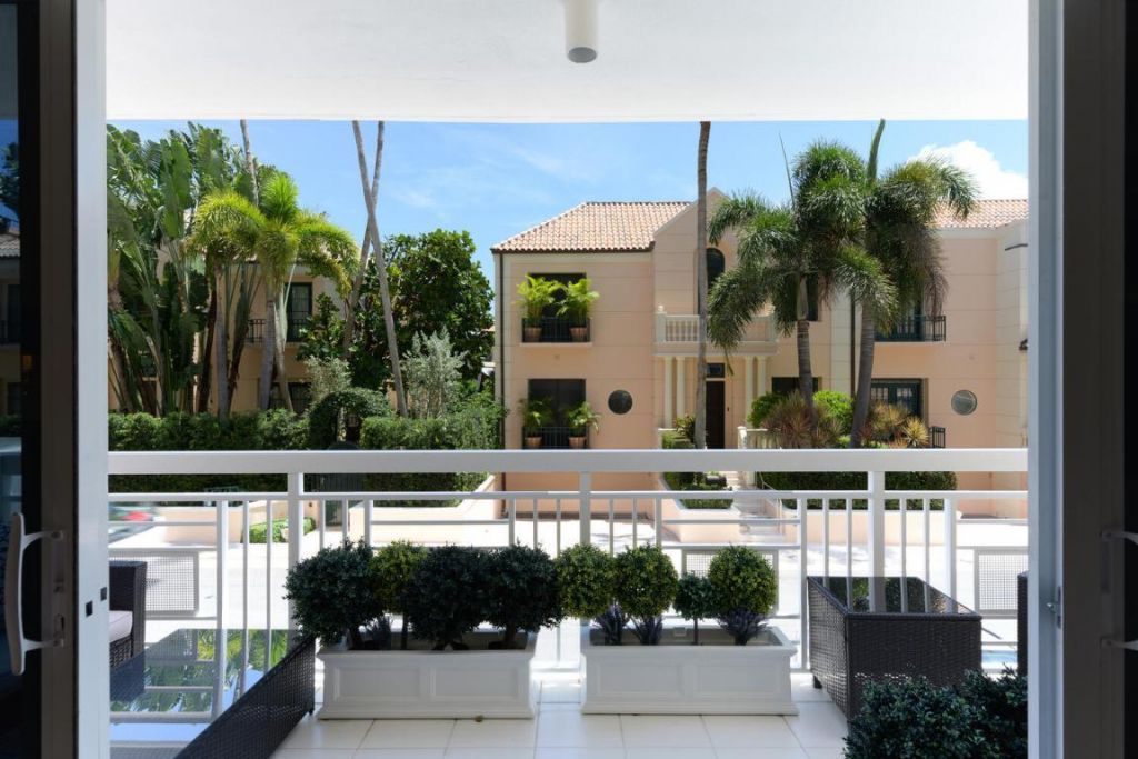 250 Bradley Place, Unit 210, Palm Beach, FL 33480 Photo
