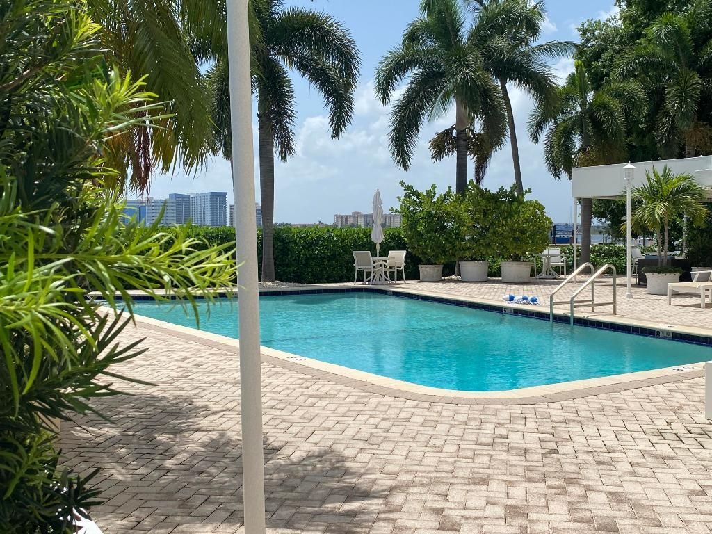 250 Bradley Place, Unit 210, Palm Beach, FL 33480 Photo