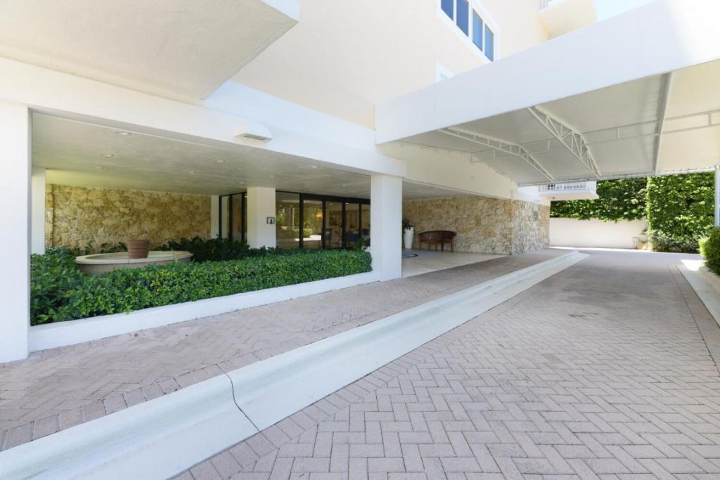 250 Bradley Place, Unit 210, Palm Beach, FL 33480 Photo