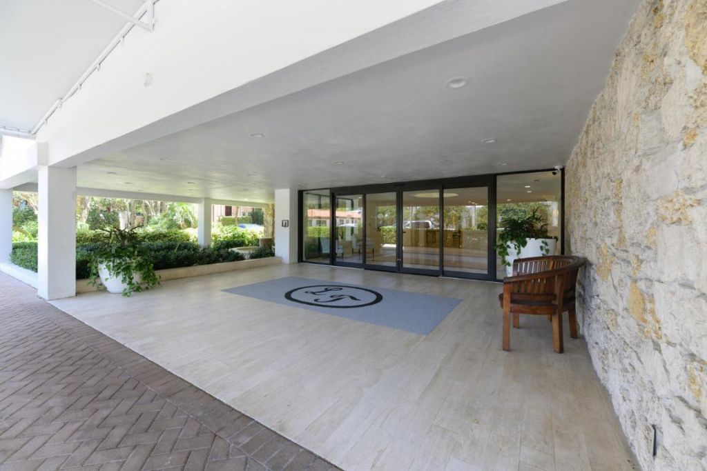 250 Bradley Place, Unit 210, Palm Beach, FL 33480 Photo