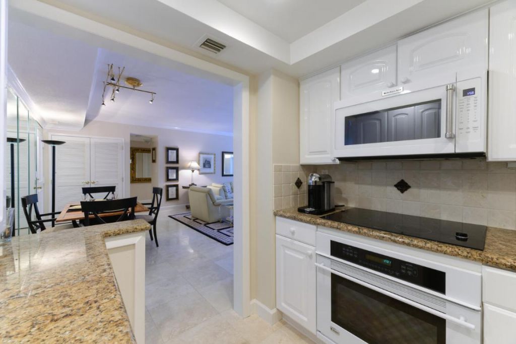 250 Bradley Place, Unit 210, Palm Beach, FL 33480 Photo