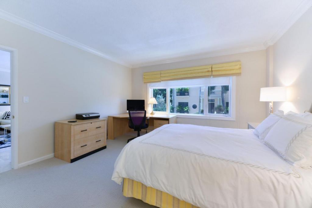 250 Bradley Place, Unit 210, Palm Beach, FL 33480 Photo