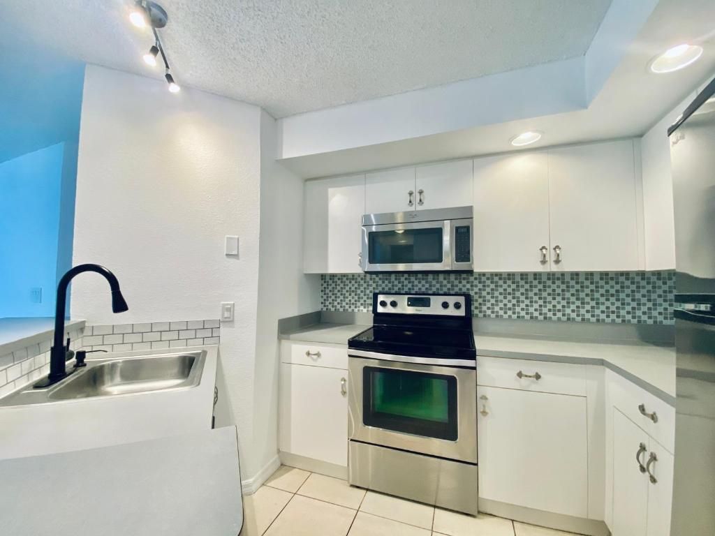 3310 Pinewalk Drive N, Unit 1826, Margate, FL 33063 Photo