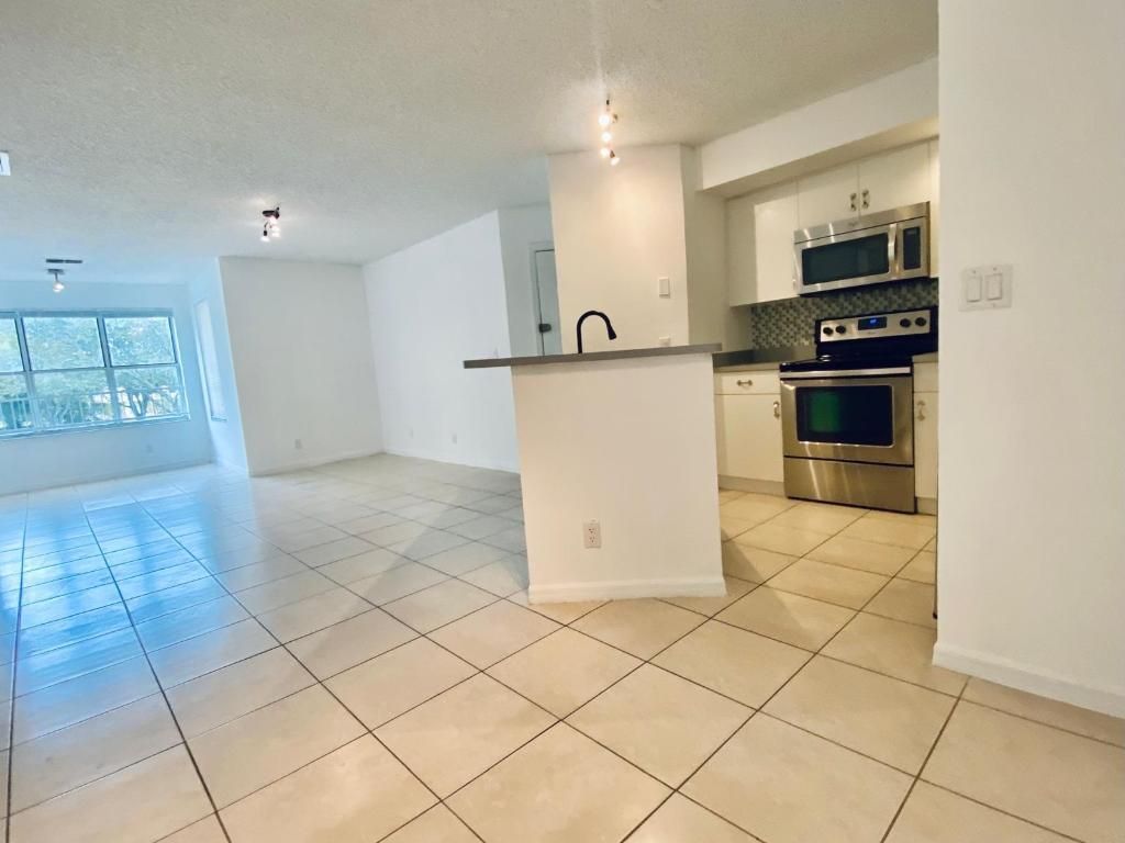 3310 Pinewalk Drive N, Unit 1826, Margate, FL 33063 Photo