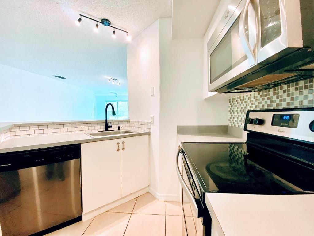 3310 Pinewalk Drive N, Unit 1826, Margate, FL 33063 Photo