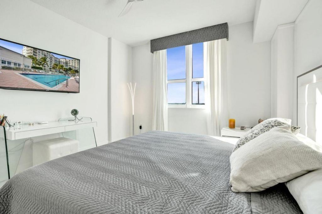 450 N Federal Highway, Unit 902, Boynton Beach, FL 33435 Photo