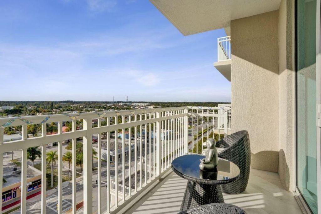 450 N Federal Highway, Unit 902, Boynton Beach, FL 33435 Photo