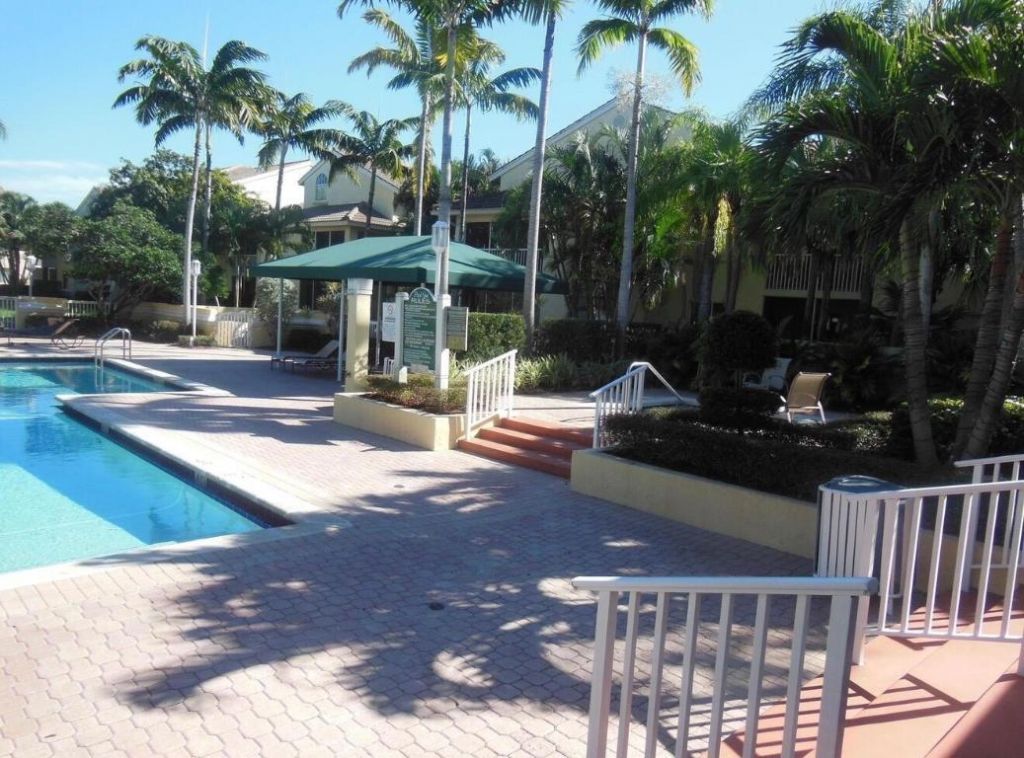 7103 Glenmoor Drive, West Palm Beach, FL 33409 Photo