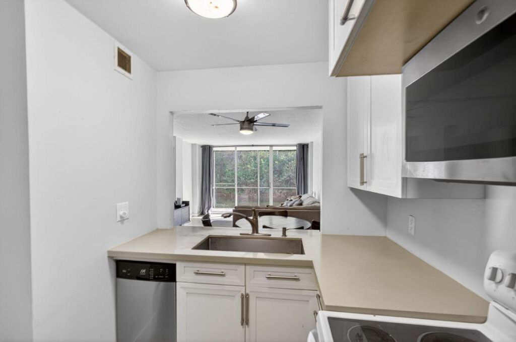 107 Royal Park Drive, Unit 1e, Oakland Park, FL 33309 Photo