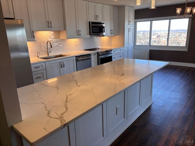 2200 Victory Parkway, Unit 2406, Cincinnati, OH 45206 Photo 4