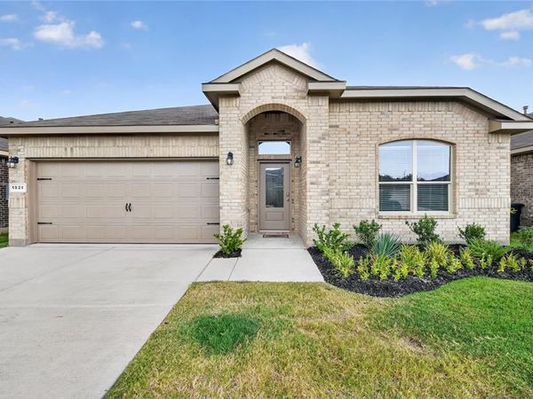 1921 CHEROKEE Lane, Cleburne, TX 76033