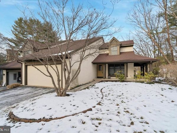 201 SPRINGHOUSE POND, CHESTERBROOK, PA 19087