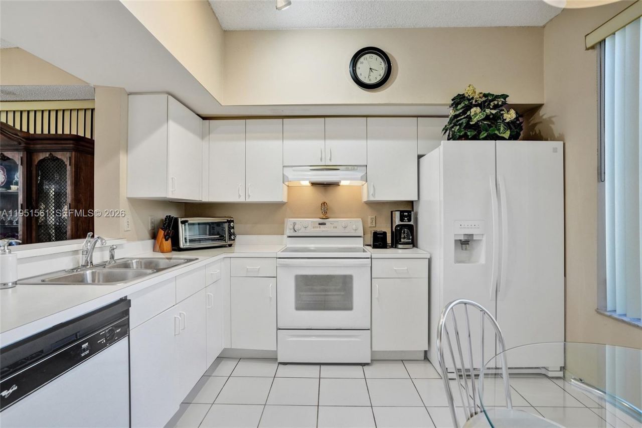 10530 NW 10th St, Unit B-125, Plantation, FL 33322 Photo