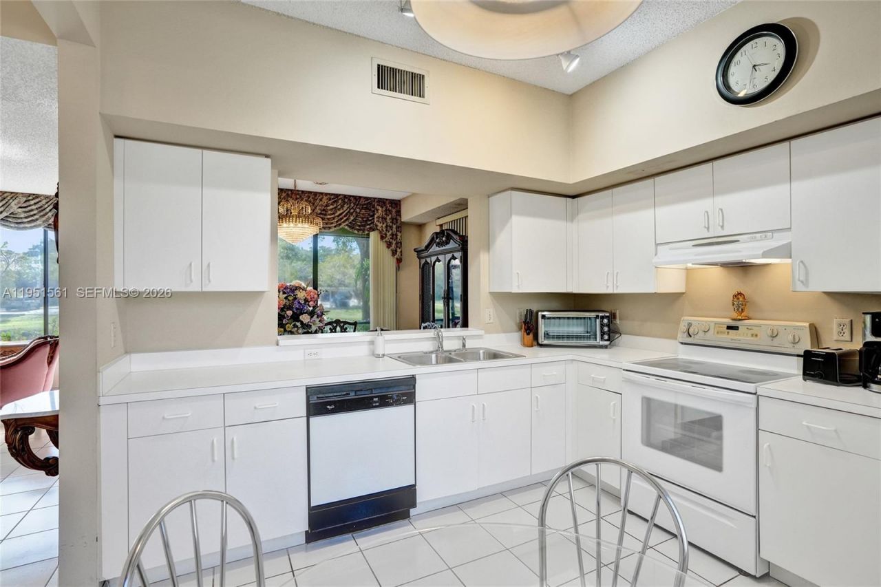 10530 NW 10th St, Unit B-125, Plantation, FL 33322 Photo