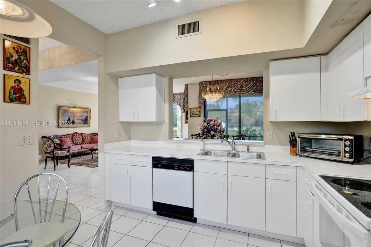 10530 NW 10th St, Unit B-125, Plantation, FL 33322 Photo