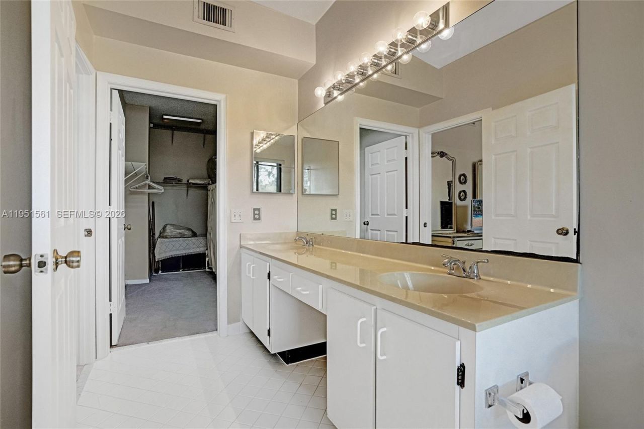 10530 NW 10th St, Unit B-125, Plantation, FL 33322 Photo