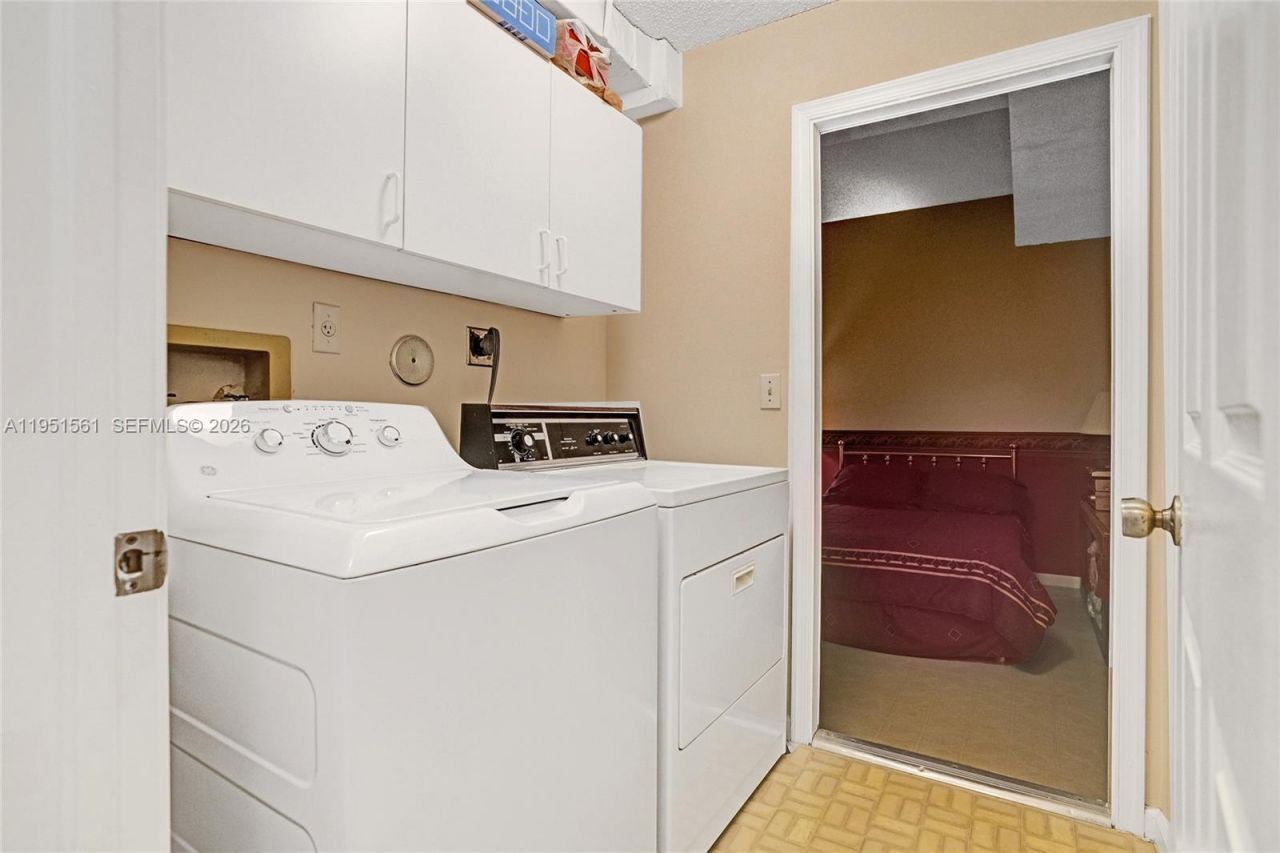 10530 NW 10th St, Unit B-125, Plantation, FL 33322 Photo