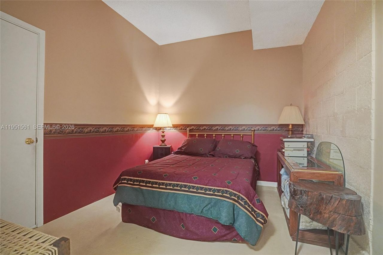 10530 NW 10th St, Unit B-125, Plantation, FL 33322 Photo