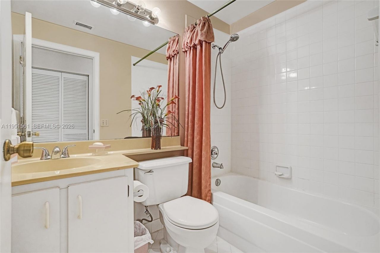 10530 NW 10th St, Unit B-125, Plantation, FL 33322 Photo