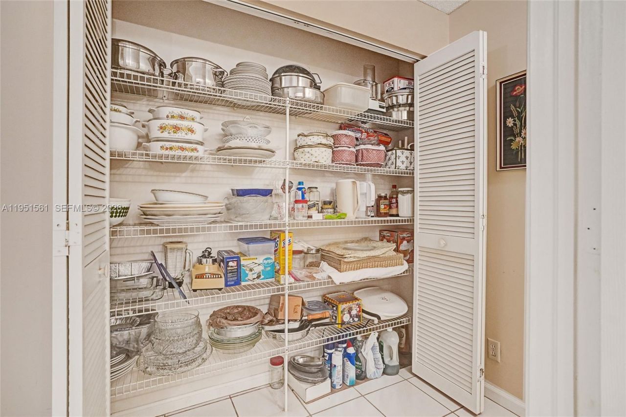 10530 NW 10th St, Unit B-125, Plantation, FL 33322 Photo