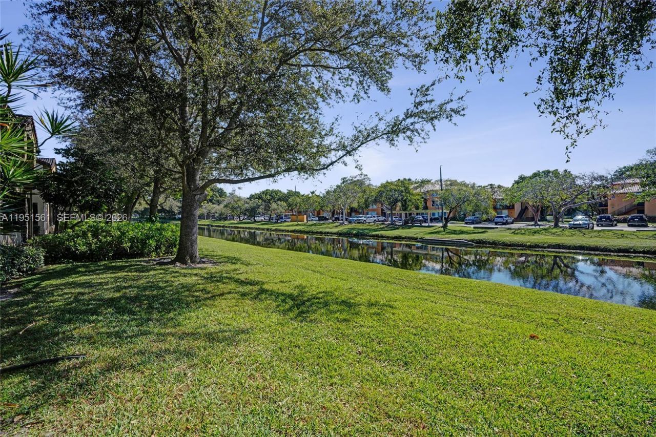 10530 NW 10th St, Unit B-125, Plantation, FL 33322 Photo