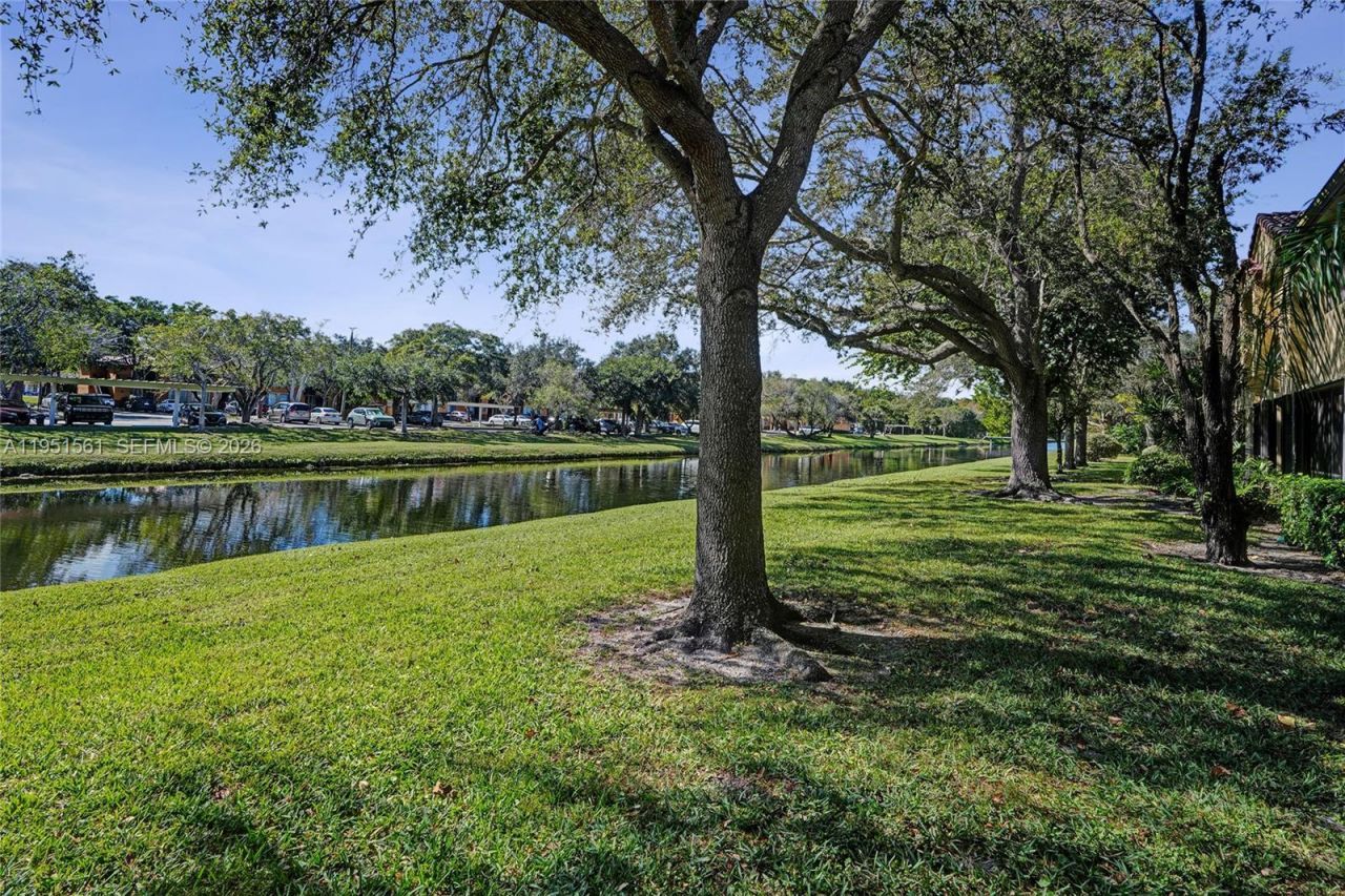 10530 NW 10th St, Unit B-125, Plantation, FL 33322 Photo