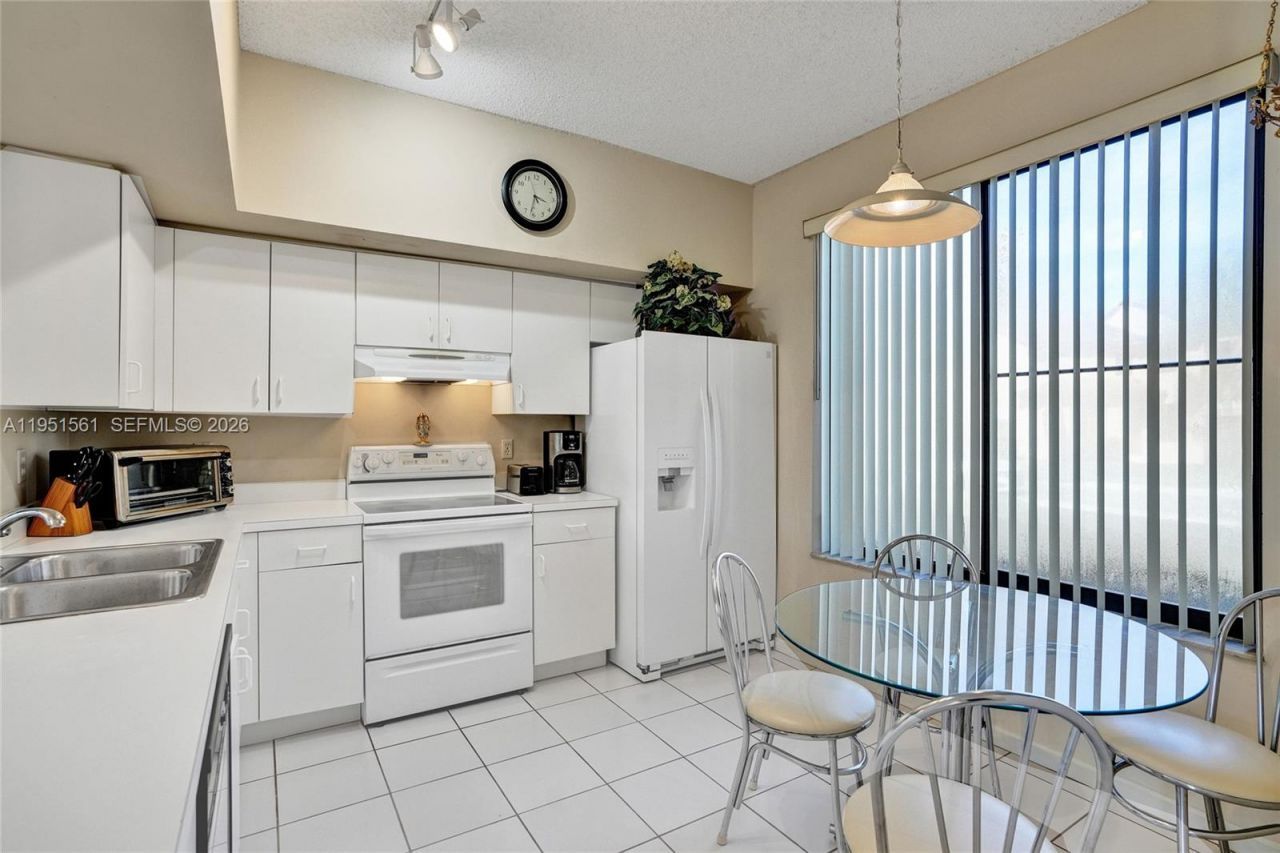 10530 NW 10th St, Unit B-125, Plantation, FL 33322 Photo