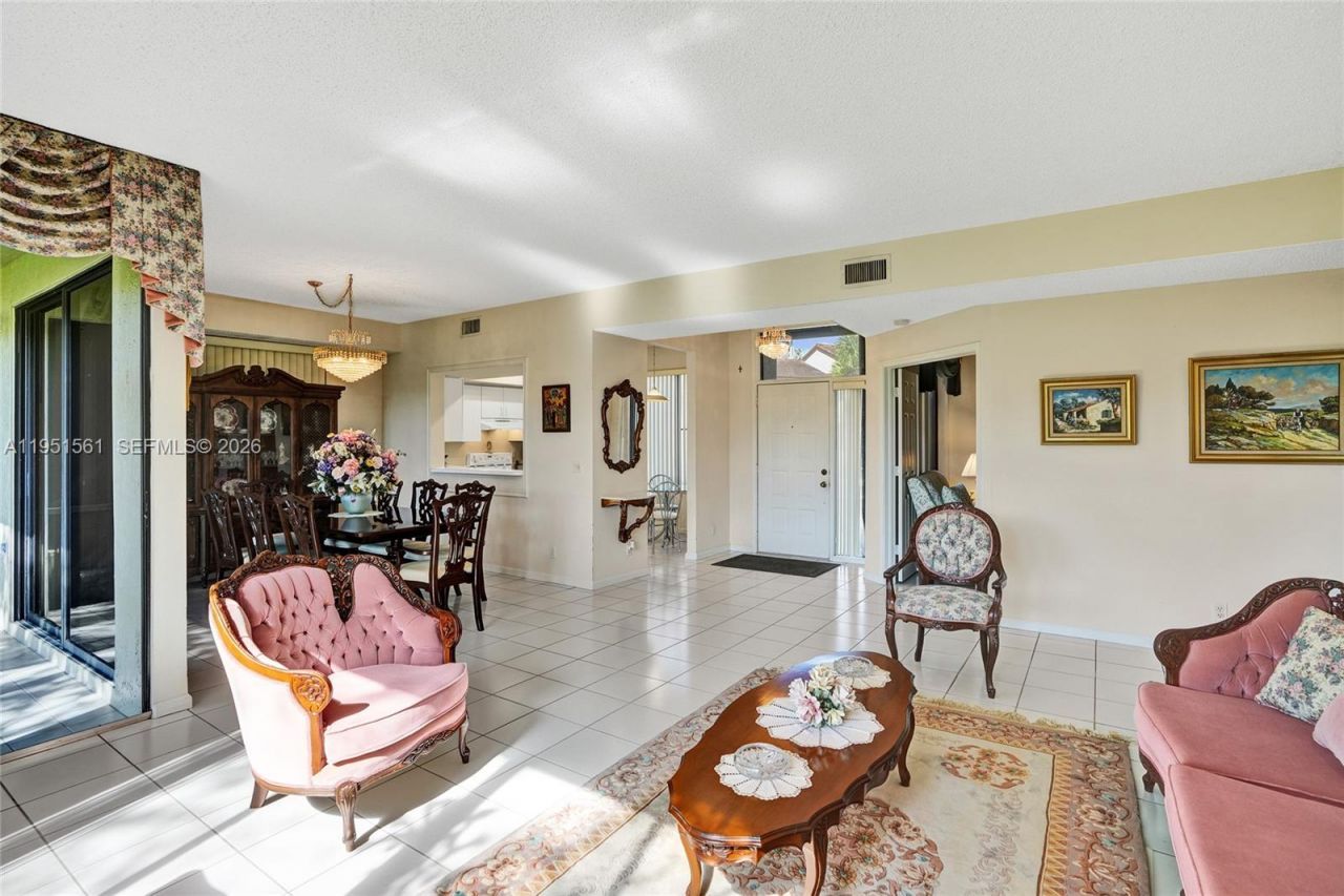 10530 NW 10th St, Unit B-125, Plantation, FL 33322 Photo