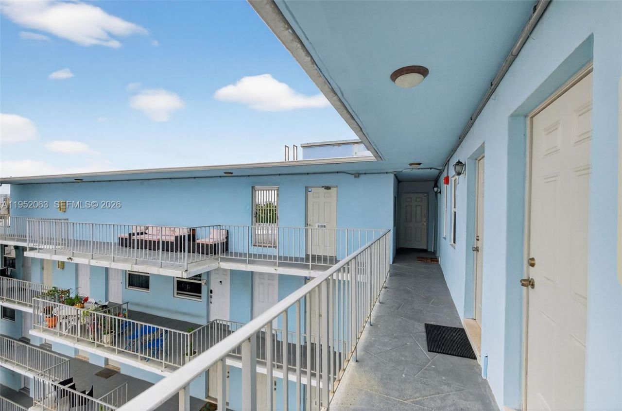 801 Meridian Ave, Unit PHB, Miami Beach, FL 33139 Photo