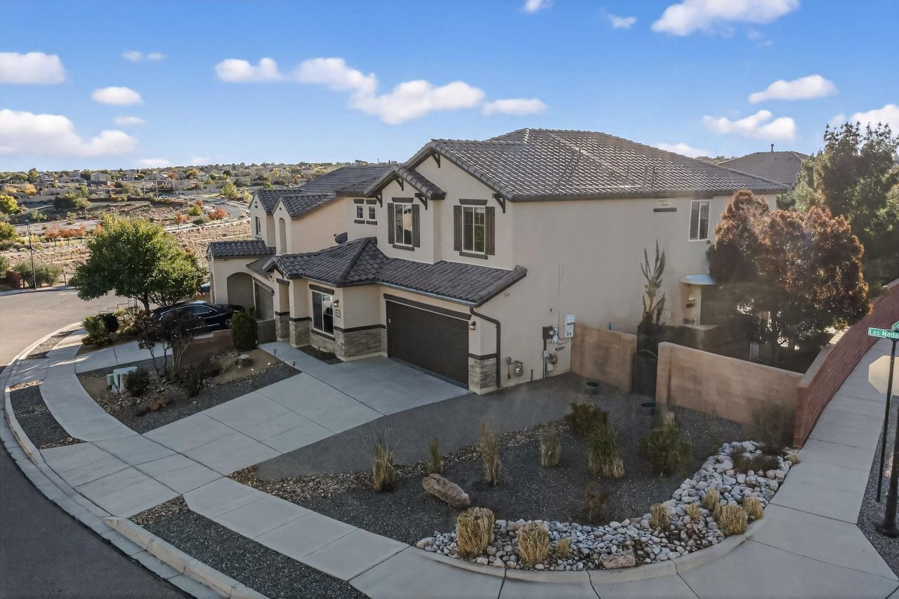 123 Las Medanales Court Ne, Rio Rancho, NM 87124 Main Photo