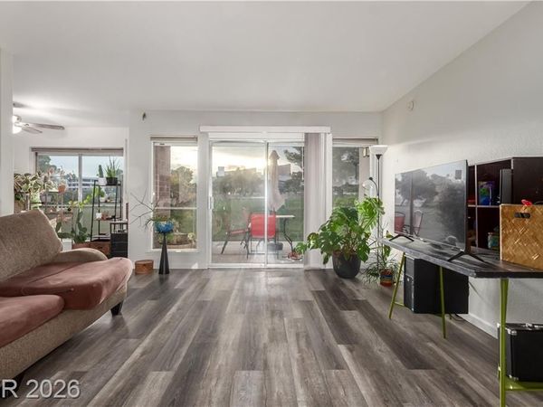 2879 Geary Place, Unit 2813, Las Vegas, NV 89109