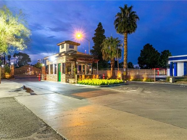 2879 Geary Place, Unit 2813, Las Vegas, NV 89109