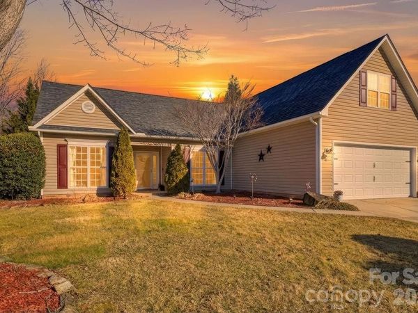 109 N Sunberry Trail, Fletcher, NC 28732