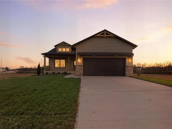 9030 SW 5th Street, Blue Springs, MO 64064