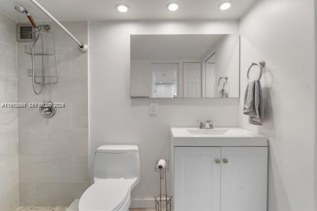 465 Ocean Dr, Unit 524, Miami Beach, FL 33139 Photo